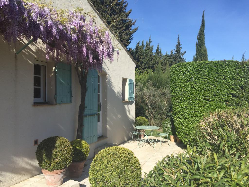 Le Mas Des Lauriers Bed & Breakfast Paradou Exterior photo